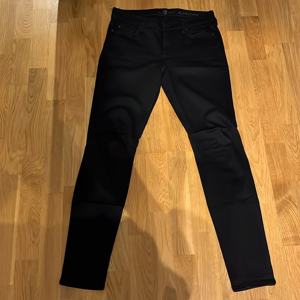 7FAM black skinny jeans – like new, barely worn & super flattering!